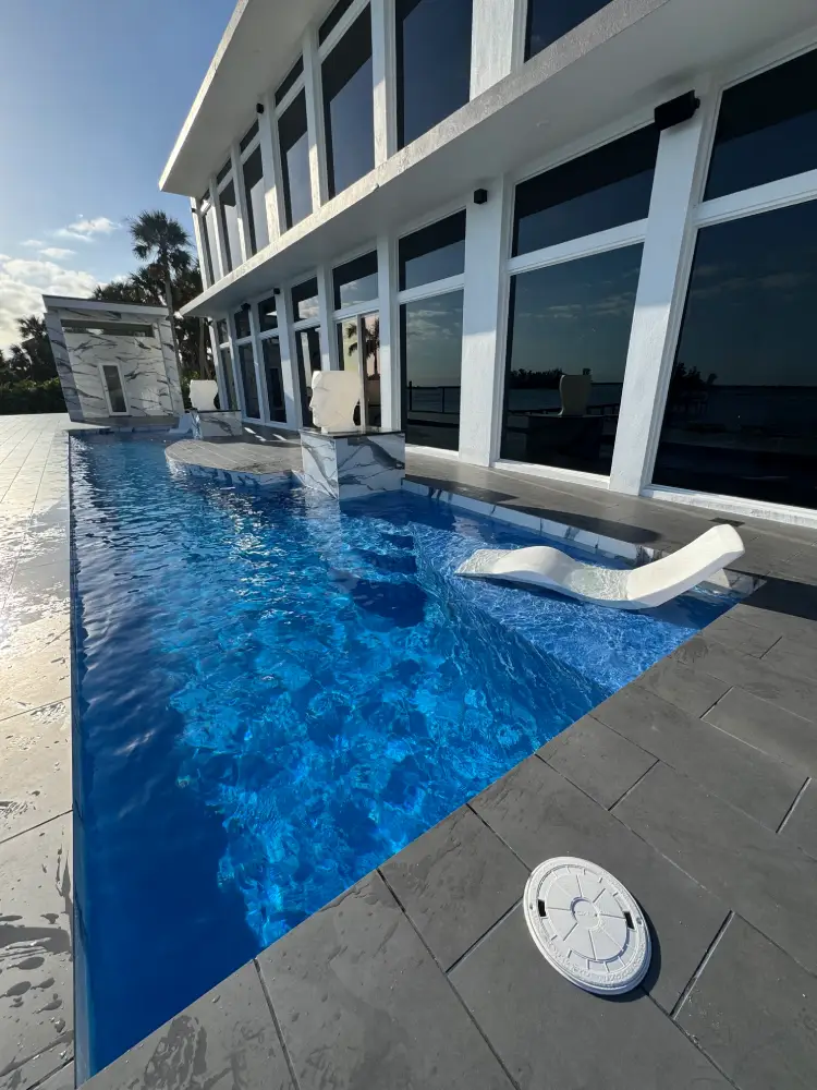 Modern pool cleaning work in Port St Lucie